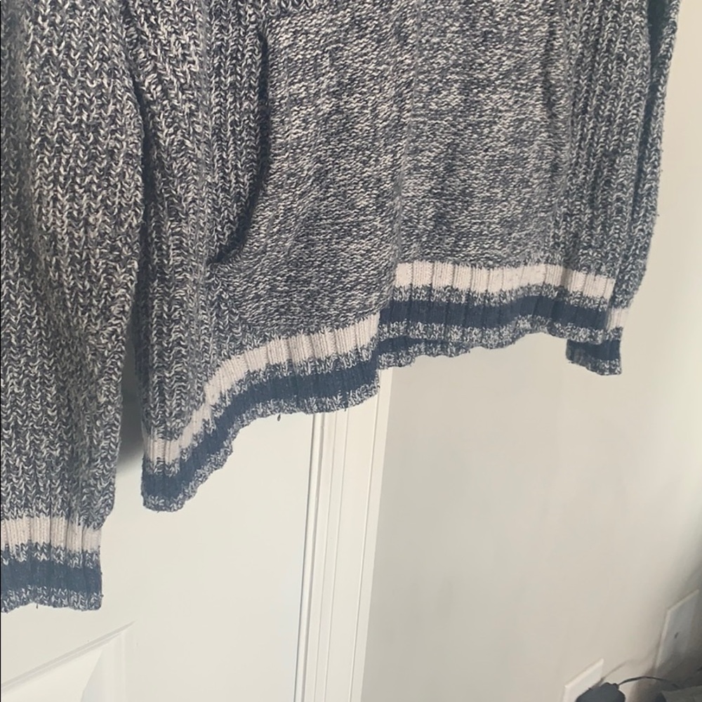 Sweater - Picture 4 of 4